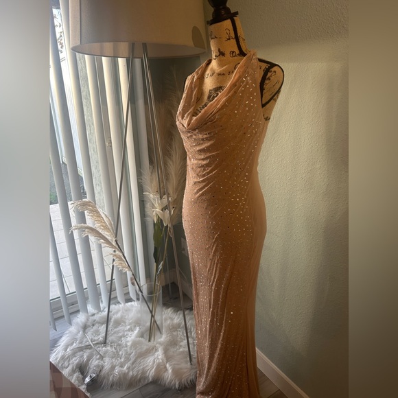 Elegant Sparkling Evening Gown - Picture 4 of 4